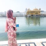 Riya Sharma Instagram - Ardas meri, Rehmat teri, Gunaah mere, Bakshish teri 🤍🙏🏻 #wahegurumaafkri🙏 #wahegurumeharkare🙏 Golden Temple,Amritsar