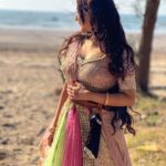 Riya Sharma Instagram - Sand in my toes and saltwater in my curls 🌻 #beachvibes #waterbaby #outfit #ootd #traditionalwear Bhuigaon Beach