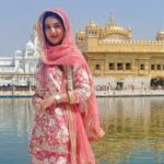 Riya Sharma Instagram - Ardas, believe and sabr 🤍 #satnamsriwaheguru #peace Golden Temple,Amritsar