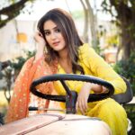 Riya Sharma Instagram - Kari di ni care, poori baabe di aa mehar 💛✨ Picture credits: loml @aakanksha.pal5 ❤️❤️❤️ Mumbai, Maharashtra