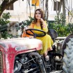Riya Sharma Instagram - Kari di ni care, poori baabe di aa mehar 💛✨ Picture credits: loml @aakanksha.pal5 ❤️❤️❤️ Mumbai, Maharashtra