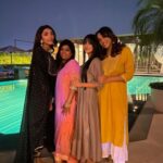 Riya Sharma Instagram - #diwali2021 with the most beautiful and the most important people of my life ❤️✨ P.S. thankyou @mallaikaa07 for getting me this amazing outfit at the last min! ❤️ #latepost Landmark, Kanpur