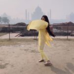 Riya Sharma Instagram - Doobti hai tujhme aaj meri Kashti 🤍🤍 #shauq #tajmahal #vibe #travel #woman