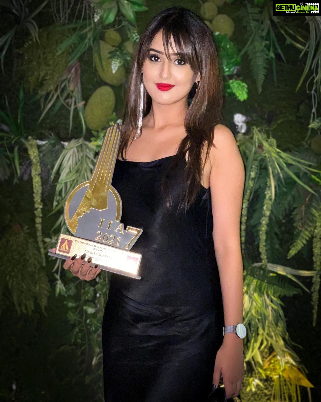 Ridheema Tiwari Instagram - Enjoy the ultimate entertainment experience with itel G-Series G4365 FHD TV! It features a stunning 43 inch Display, a powerful 24W Box Speakers with Dolby Audio, Android 11 high tech experience, and Google ecosystem that lets you access 5K+ TV Apps. Whether you want to watch movies, play games, or browse the web, the Smart Remote with Google Voice Assistant has you covered! ALL for ₹18,999/- ONLY! To know more visit:https://www.itel-india.com/product/g4365-g3265/ @itel_india 📺 #jodeindiakahardilitel #enjoybetterlife #smarttv #iteltv #googleecosystem #googleassistant #itelindia #itel #reelsinstagram #ridhiemareelsit #paidpromotion #gujarati #husbandandwife #couplepromotion #jaskaransinghgandhi Mumbai, Maharashtra