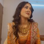 Riya Sharma Instagram - Literally Tara tryna understand people in 21st century 😄 #favouritelook #templejewellery #tara #dhruvtara #trendingaudio #reelitfeelit Mumbai, Maharashtra
