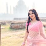 Riya Sharma Instagram – How’s the view? 🤍

#saree #ootd #pink Taj Mahal, Agra