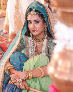 Riya Sharma Instagram - Dil mein Shri Krishna aur hoton pe muskaan,
Bas yehi hain Shri Krishna bhakt ki pehechan 🤍
Radhe Radhe, Krishna Krishna 🤍🙏🏻🙏🏻
#radharani #tara #dhruvtara #krishnalove #radhakrishna