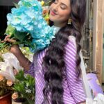 Riya Sharma Instagram - Honey bees and flowers please! 🌸🍂 Makeup by:- ME 💁🏻‍♀️ #ismellspring #flowerbaby Mumbai, Maharashtra