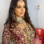 Riya Sharma Instagram - CEO of needing help. Makeup: @makeupbyshikhapujari Hair: @the_gg_styles #bts Mumbai, Maharashtra
