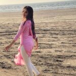 Riya Sharma Instagram - Mornin’ 🌼 Bhuigaon Beach
