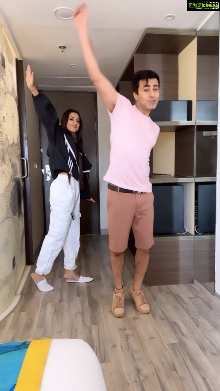 Riya Sharma Instagram - Please ignore me and focus on the amazing @kriish_bhardwaj 🤩 We were running out of time to practice and perfect it and I’m literally “gajni” when it comes to dance and probably the worst dancer on earth no cap, but I had to upload this because why not 😄 #reels #reelsinstagram #reelitfeelit #dancereels #dancevideo #bheegabheegahaisama #trending #trendingaudio Fairfield by Marriott Ahmedabad