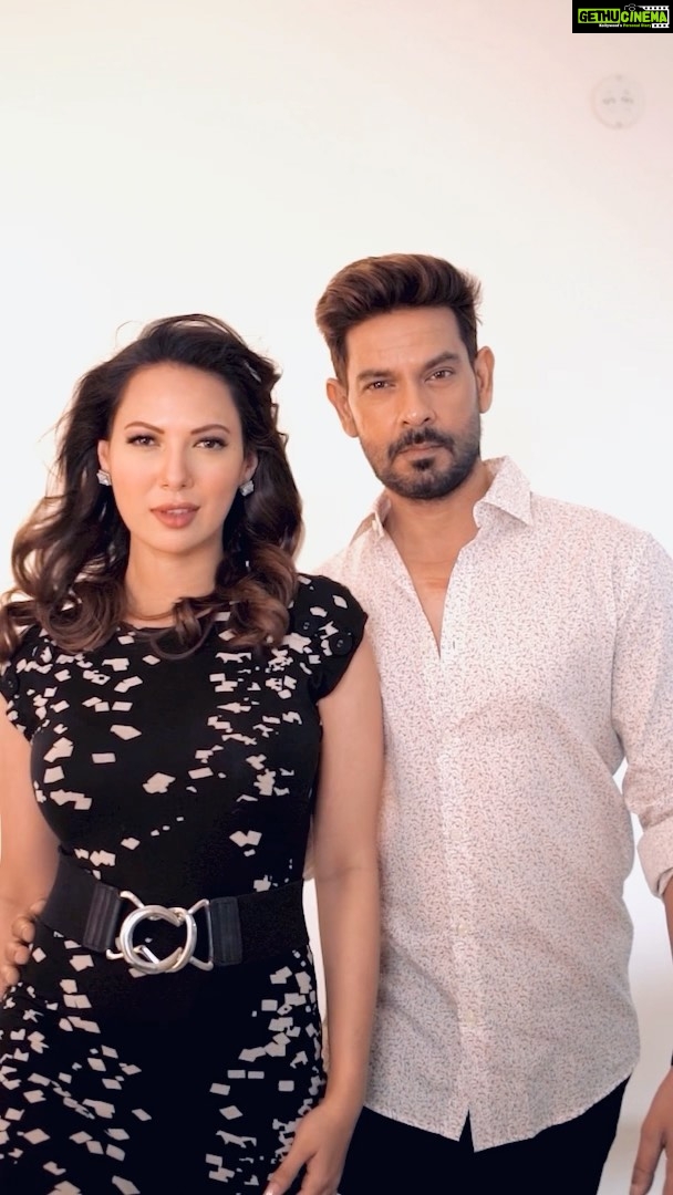 Rochelle Rao Instagram - If only you could dress your lady this fast what say ππ€£ Hair and makeup @sharaddhamnaskar @salunkhevaishali Shot and edited by @lalitcrock1738 #feelitreelit #magic #dappermen #hotstuff #kero #keroreels #keroreelchallenge #keithsequeira #rochellerao #rochelleraosequeira