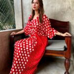 Rochelle Rao Instagram - It's definitely kaftan season with this heatwave right now.. calling the rain! We need you!! @thepotplantclothing loved this comfortable, cool, pretty kaftan, was perfect for my #goatrip @sonyashaikh thank you for introducing me to this brand that creates sustainable inclusive fashion and support Indian artisans & craftsman. #sustainablefashion #handmadewithlove #indianartisans #madeinindia #indiantextiles #lotteryontkss #rochellerao #sustainability