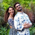 Rochelle Rao Instagram - Full Monsoon feels in this @howwhenwearclothing outfit from our candid shoot with @officialhumansofbombay by @kutbudgram ... love "romancing u" in the rain by baby @keithsequeira