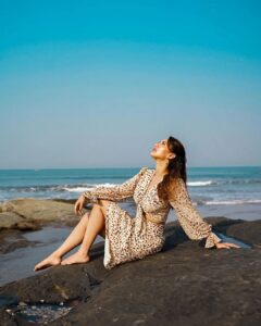 Rochelle Rao Instagram - Since you all loved this series soo much.. wearing @howwhenwearclothing 
shot by @shivam_naik_shirodkar 
Eyelashes & nails by @akreationsindia
Edited by @flamingo.productions