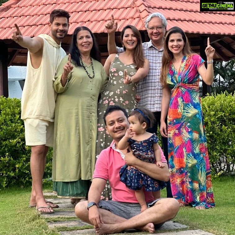 Rochelle Rao Instagram - #happymothersday @raowendy Thanks for always putting our needs above your own, pushing us to follow our dreams & helping us pursue them. As I watch @paloma_rao at the beginning of her journey of motherhood and all the hardwork it entails, I'm amazed at what it must have taken you to raise 4 Children & continue to grandmother 5 more!! Thank you, we love you ❤ Paloma it's a joy watching you care for our cutie patootie #alanaraymond but I feel I must take some of the credit as u got a lot of practice with me the original baby in your life 😁 @anjanaamelia thanks for being an amazing example of a #mamaboss who can literally do it all & do it well! P.s: I dunno why u guys aren't in this pic... Happy Mothers day!!