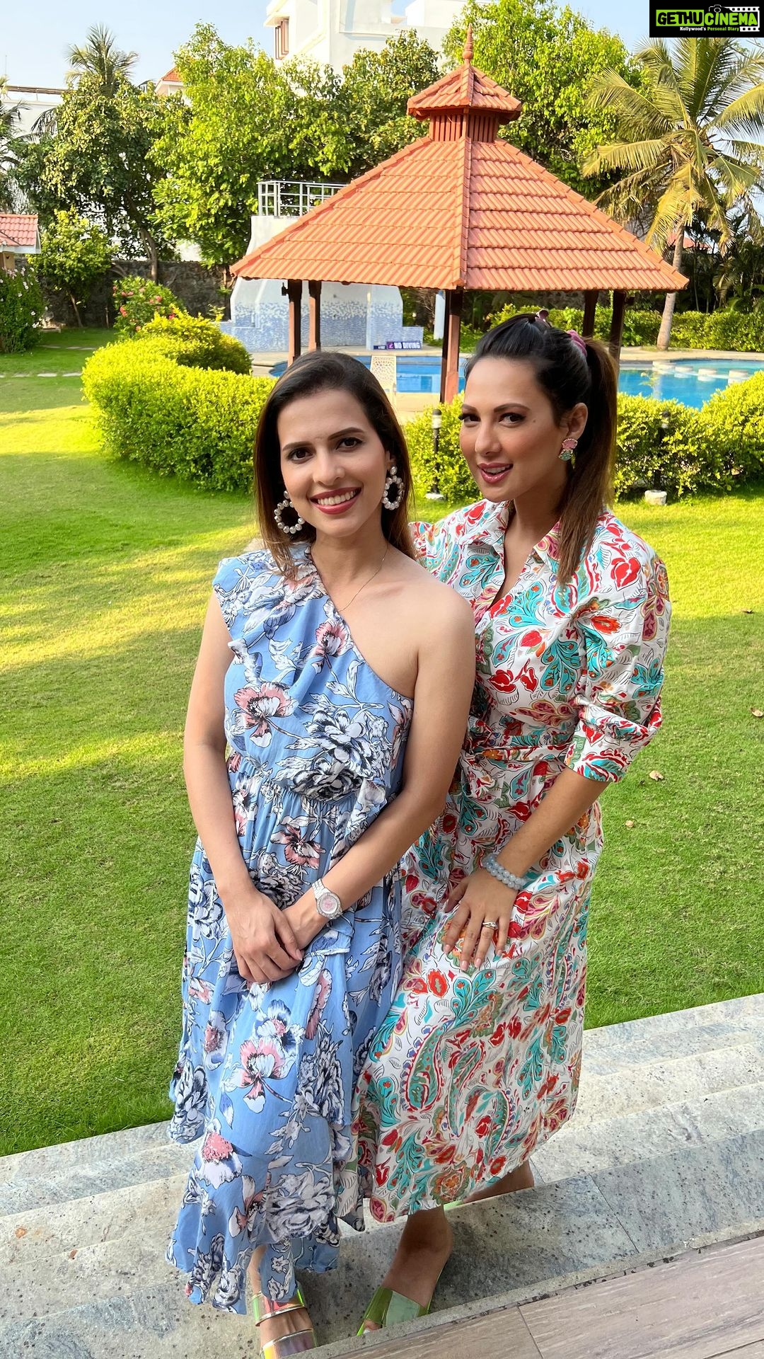 Rochelle Rao Instagram - Sister fun! @rochellerao π A fabulous staycation and loads of family time at Kushana Villa by @baywatchstayzz! Loved the property, spacious and beautifully done up with a fab pool as well! #VjPaloma #RaoSisters #Anchor #Travel #ChennaiCoast