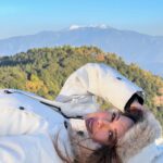 Rochelle Rao Instagram - People talk about eating the food or meeting the people at a destination to get to know what its really like, I do something different, I take a nap & if it is a good nap then I can always tell people, it was a beautiful place with wonderful spots for a nap 😇 #greatnap #travelphotography #travel #chail #himachal #lotteryontkss #lottery Wearing @veromodaindia Shot by @flamingo.productions Chail, Himachal Pradesh