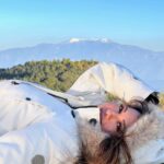 Rochelle Rao Instagram - People talk about eating the food or meeting the people at a destination to get to know what its really like, I do something different, I take a nap & if it is a good nap then I can always tell people, it was a beautiful place with wonderful spots for a nap 😇 #greatnap #travelphotography #travel #chail #himachal #lotteryontkss #lottery Wearing @veromodaindia Shot by @flamingo.productions Chail, Himachal Pradesh