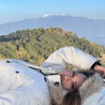 Rochelle Rao Instagram - People talk about eating the food or meeting the people at a destination to get to know what its really like, I do something different, I take a nap & if it is a good nap then I can always tell people, it was a beautiful place with wonderful spots for a nap 😇 #greatnap #travelphotography #travel #chail #himachal #lotteryontkss #lottery Wearing @veromodaindia Shot by @flamingo.productions Chail, Himachal Pradesh