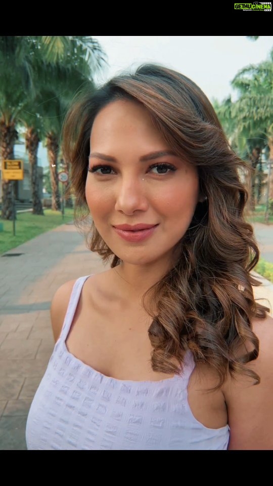 Rochelle Rao Instagram - Looking back at the year that was... So many lessons learned! Soo much gratitude!! Stunning sunsets @theradissonblu_karjat Wearing @veromodaindia Hair by @akreationsindia Shot by @flamingo.productions Edited by @being_flamingo @keithsequeira #2021 #kero #kerotravels #keroreelchallenge #lotteryontkss #lottery #lotteryreelchallenge #couplegoals #couplereels Radisson Blu Resort & Spa Karjat