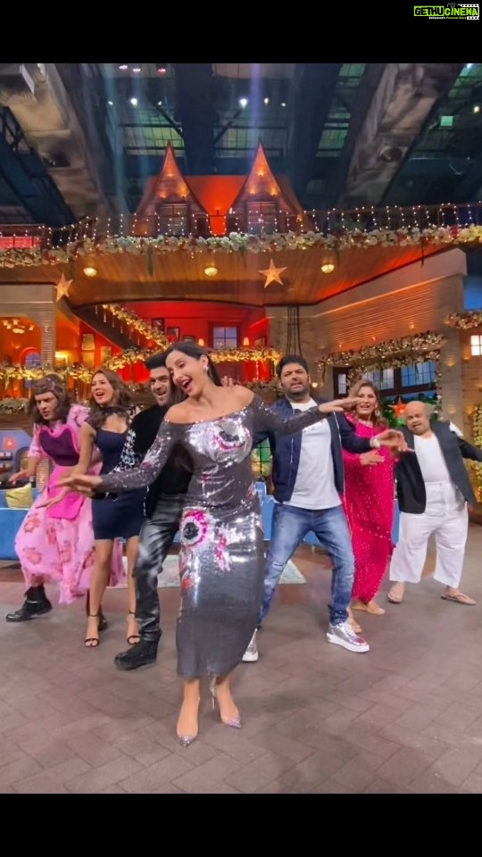 Rochelle Rao Instagram - Bringing in Christmas with #dancemerirani with the one and only @norafatehi & super talented @gururandhawa ..check out @kapilsharma first dance reel!! #kapilsharmashow @krushna30 @kikusharda Kapil Sharma Show Goregaon Film City