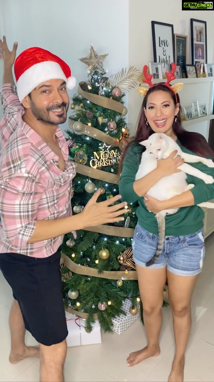 Rochelle Rao Instagram - This is how we do it! Merry Christmas and lots of love from us to yours! ❤️🎄May the Love of Jesus fill your hearts and homes with Hope & Joy!