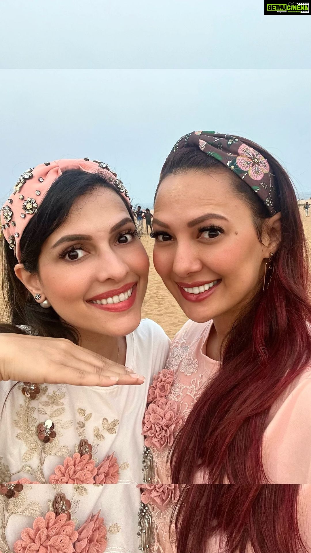 Rochelle Rao Instagram - Have you even travelled if you don’t have a reel to prove it! The Rao sisters’ take on the trend 😜. And having fun with our matching @clothingpalette_india tops!