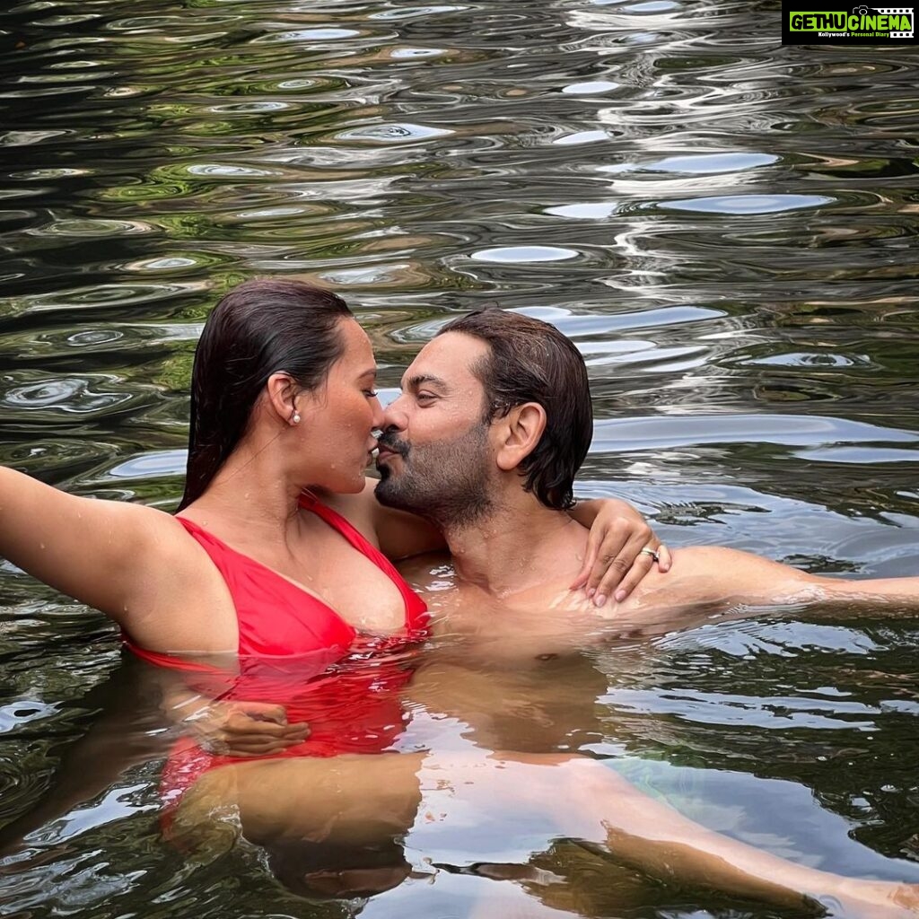Rochelle Rao Instagram - The best 5 years . So much fun , so much sauce and so much love ❤️ To the best Dayum woman in the whole wide world - Happy Anniversary my queen @rochellerao 👸 💯💗 Thank you for every incredible, every delicious every beautiful moment of this ride . And to many many more . Happy 5th baby … Let’s travel again huh ? 🤩