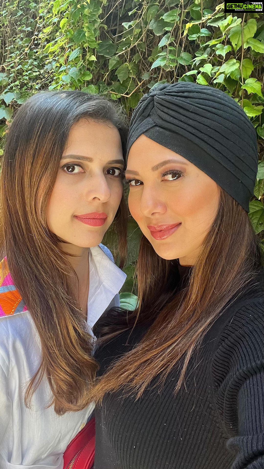 Rochelle Rao Instagram - The Rao Sisters Snippity snap in Shimla! Picturesque all around! #VjPaloma #RochelleRao #RaoSisters #Shimla #Travel