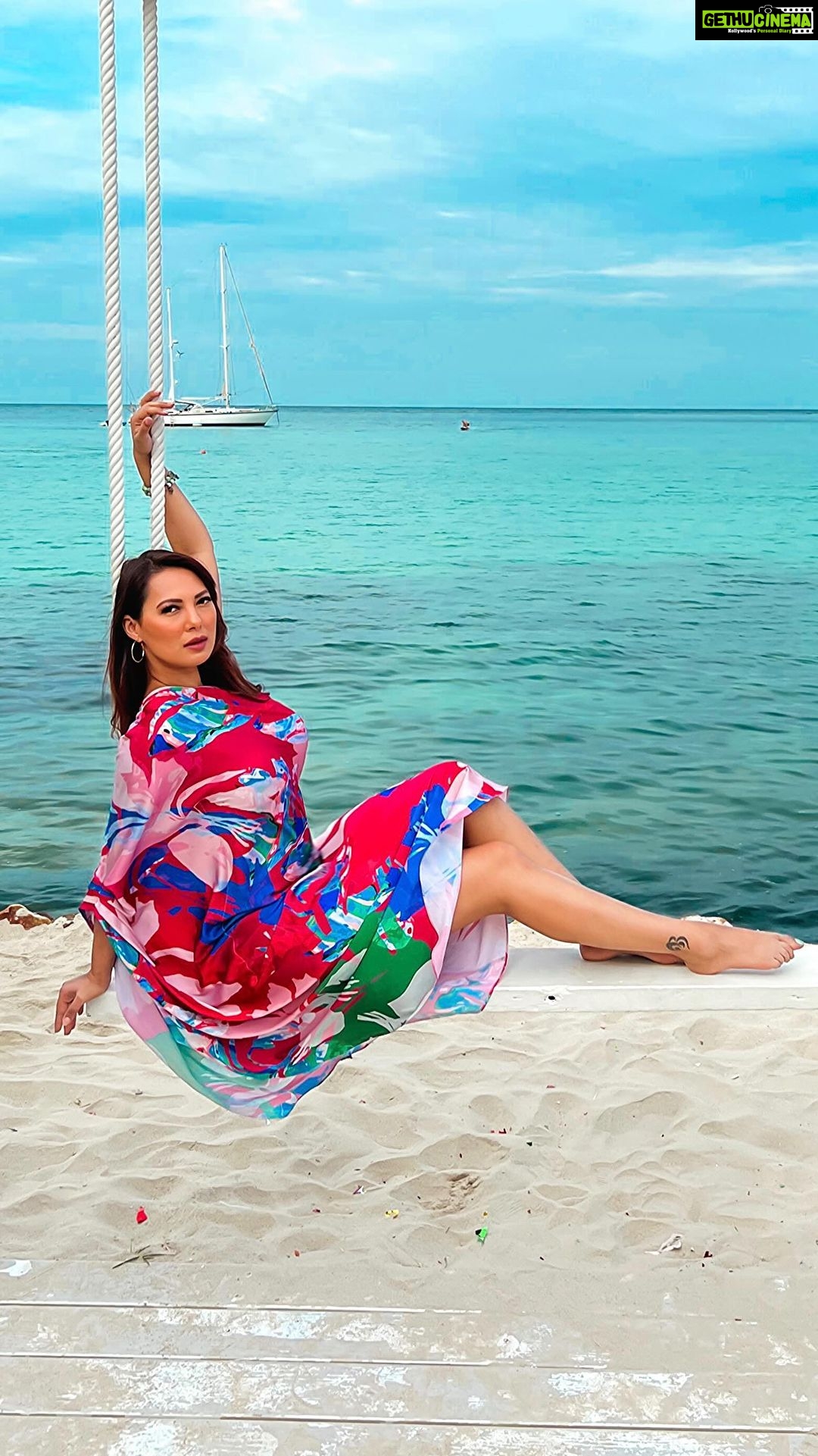 Rochelle Rao Instagram - Heatwave got us wishing we were here.. wearing @mandirawirkhq