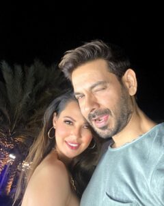 Rochelle Rao Instagram - Happy birthday to my most beautiful , intelligent , adorable , cute , sexy , delicious …. burger relishing partner in crime … mine @rochellerao …. 
Baby in the midst of all this glossed over imaging you are the real deal . My always my best 💝. 

Here’s to our lame madness and crazy fun 🍻. Pray you have the best year yet and may the year ahead be another journey another roller coaster ride that we roll thru 🙏 . 

Happy Birthday 💕

Together and always OUR ride xxx 
❤️