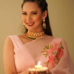 Rochelle Rao Instagram - I'm still here waiting for the rest of you to chose! Only Saris for me or other desi outfits too? Comment with your choice to be featured in my stories.. Green Outfit from @springdiariesstore Sari from @muksweta Lipstick @blushbee_beauty All Jewellery from @maejewellery Styled by @sonyashaikh and @thelittlebaublebox