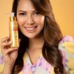 Rochelle Rao Instagram - #Ad Remember, the natural glow, the supple skin you’re born with. Get it back today with Maxisoft Golden Glow Face Wash. No more harsh chemicals or harmful side effects for your skin! Give your skin the nourishment it deserves, with Maxisoft Golden Glow Face Wash. #RegainYourGoldenGlow with the goodness of aloe vera, licorice, vitamin B3, and green tea. Get at a flat 20% discount (COUPON CODE ROC20). BUY NOW! #Maxisoft #Aarogyam #TheWellnessStore #AarogyamWellness #Skin #Radiant #Glow #Glowing Skin #NaturalIngredients #Golden Glow #RegainYourGolden Glow