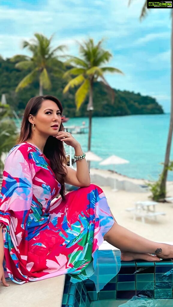 Rochelle Rao Instagram - Loved this collaboration with @mandirawirkhq have always been a fan of this vibrant designer & just had to grab some of her resort wear for my trip to #thailand .. show some love peeps! Koh Kood