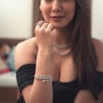 Rochelle Rao Instagram - Thank God It's Friday, tomorrow brings another amazing weekend of laughs on India's Laughter Champion @sonytvofficial @banijayasia #rochelleonilc #rochelleraosequeira #rochellerao #comdey #indiaslaughterchampion #anchormode #standupcomedy