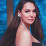 Rochelle Rao Instagram – Little late on this one but decided to post anyway.. from the sets of India’s Laughter Champion on @sonytvofficial produced by @banijayasia 
Hmu @sharaddhamnaskar @salunkhevaishali 
Shot & edited by @lalitcrock1738 
Styled by @anishagandhi3 @rochelledsa 
Outfit: @selvagestory.co
Earrings: @tuula.jewellery
Jewellery: @minerali_store
Heels: @paioshoes