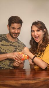 Rochelle Rao Instagram - #couples #chip #wars 

⚠️ no animals were harmed in the filming of this video 😜😇

Anyone else relate to this ? 😂😂

#funnyreels #funvideo #playtime #backfire
