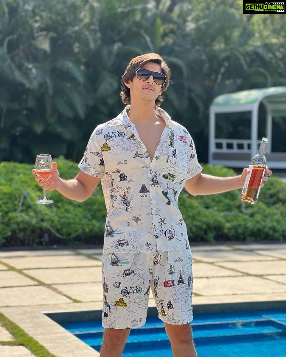 Rohan Mehra Instagram - Live life to the fullest tomorrow may never be 🍷 📷 @surabhi.samriddhi