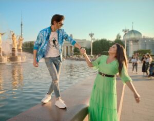 Rohan Mehra Instagram - I don’t understand girls.. Khud ladti hain or khud hi naraz hoti hain 🤪@iamhimanshikhurana 
Aakad coming soon 😉 

#behindthescenes of the most awaited song #aakad ❤️ 

@officialsimarsethi 
@rvsinghmusic
@jus.keys
@vindernathumajra 
@amarpreetchhabra
@ferozskhan
@sumeetsinghm 
@unisysinfosolutions 
@sagamusic