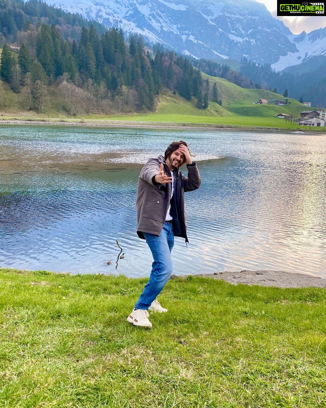 Rohan Mehra Instagram - Muskurane ki wajah tum ho LOL . #rohanmehra #candid #travel #travelphotography #nature #naturephotography #switzerland #throwback Titlis Switzerland