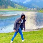 Rohan Mehra Instagram - Muskurane ki wajah tum ho LOL . #rohanmehra #candid #travel #travelphotography #nature #naturephotography #switzerland #throwback Titlis Switzerland