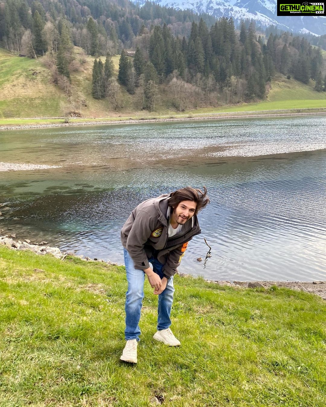 Rohan Mehra Instagram - Muskurane ki wajah tum ho LOL . #rohanmehra #candid #travel #travelphotography #nature #naturephotography #switzerland #throwback Titlis Switzerland