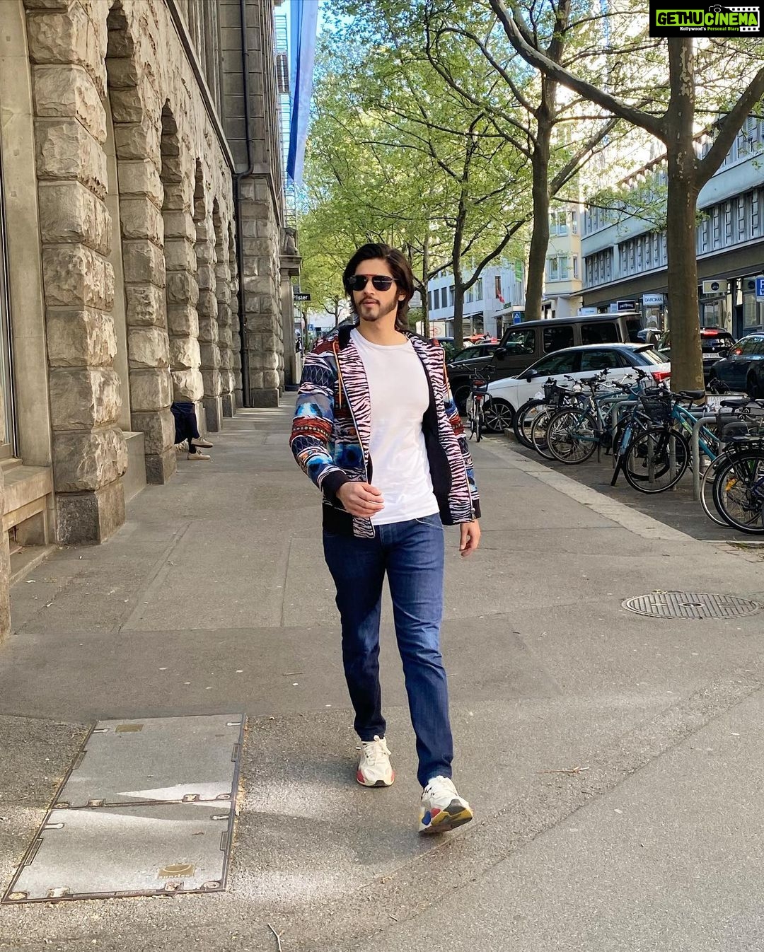Rohan Mehra Instagram - Just goofing around in Zurich🇨🇠. #rohanmehra #zurich #switzerland #travel #travelphotography #photography