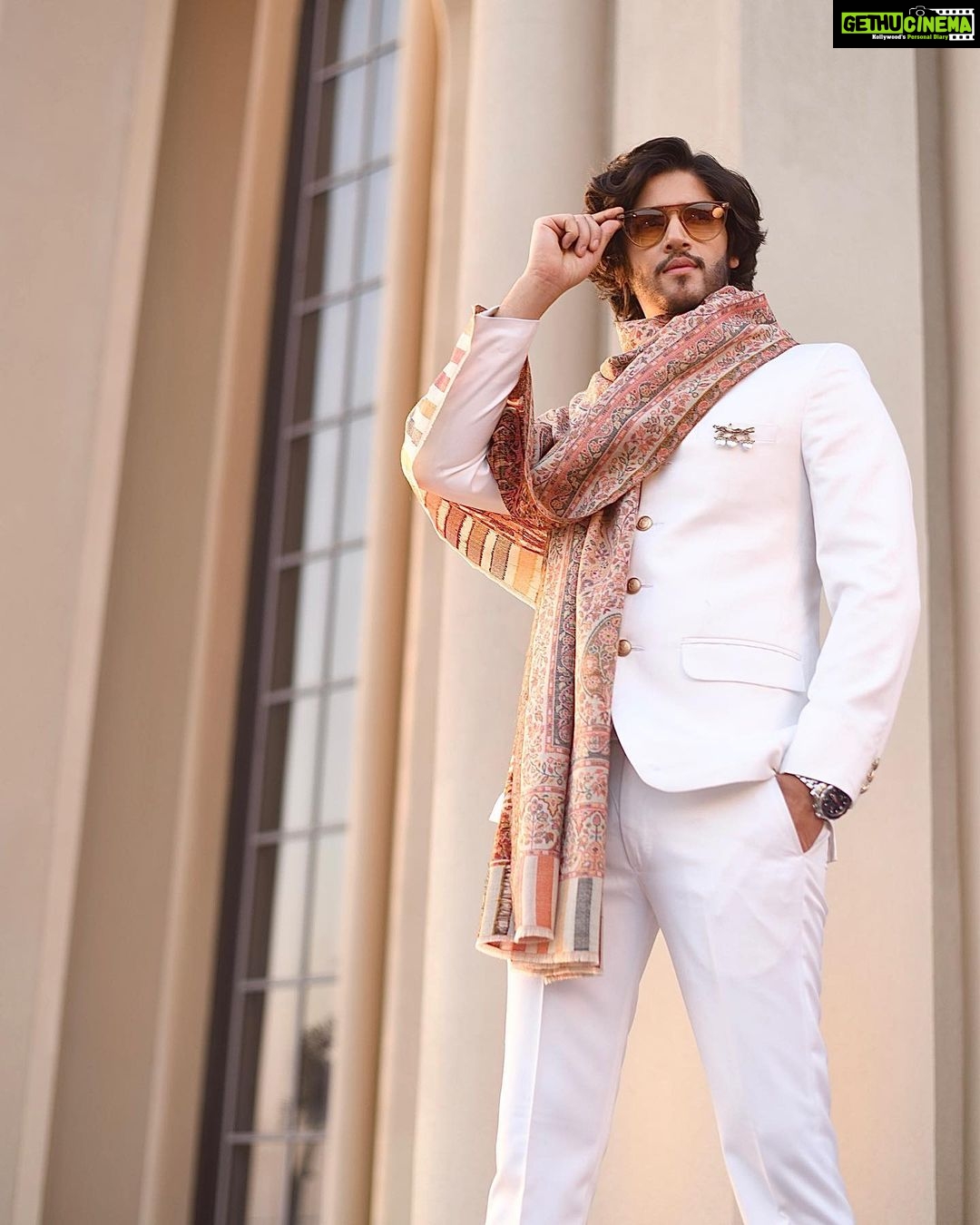 Rohan Mehra Instagram - Looking on the bright side 💫 . #rohanmehra #sunday #suitup Wearing @pashtush