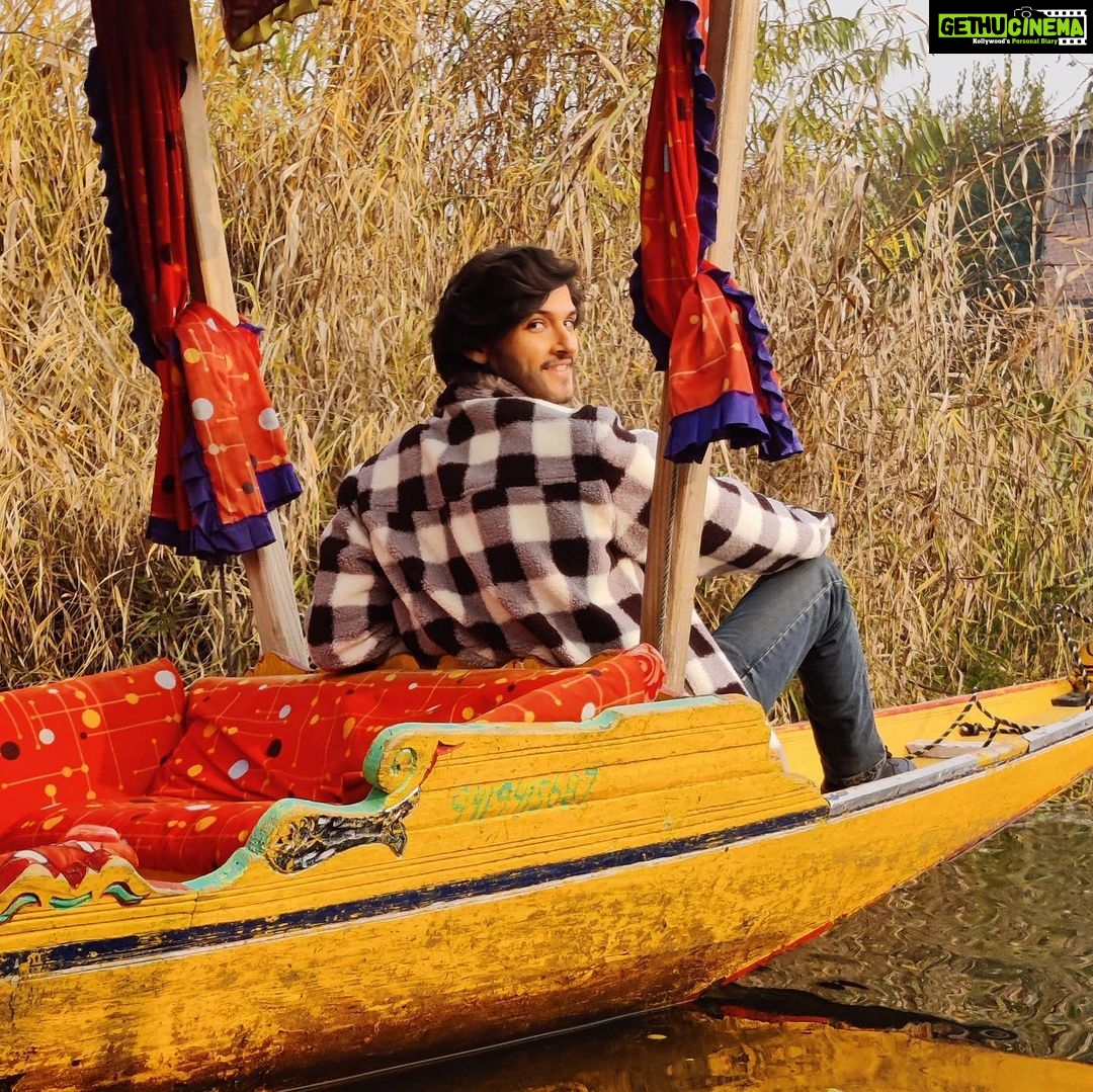 Rohan Mehra Instagram - If there is heaven on earth, it is here, it is here, it is here 🤩 . #travelphotography #kashmirdairies #dallake #rohanmehra