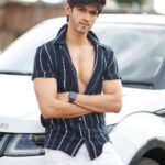 Rohan Mehra Instagram - Ke tu has ke innocent si shakal Banaye _____ ☺️. Can you guess the name of the song 😋?