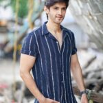 Rohan Mehra Instagram - Ke tu has ke innocent si shakal Banaye _____ ☺️. Can you guess the name of the song 😋?