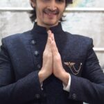 Rohan Mehra Instagram - Listen up grooms and baaratis, Let’s burn the dance floor and #DoTheManyavarMove🔥 Aap bhi try karo aur dikhao apna swag, kyunki #ManyavarAaGaya Audio by: @mayurjumani