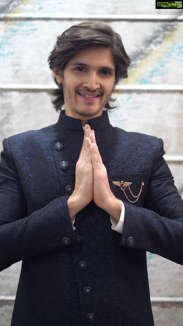 Rohan Mehra - 40.8K Likes - Listen up grooms and baaratis,
Let’s burn the dance floor and #DoTheManyavarMove🔥
Aap bhi try karo aur dikhao apna swag, kyunki #ManyavarAaGaya
Audio by: @mayurjumani